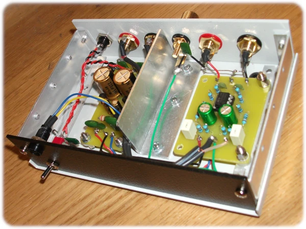 Flat level phono preamplifier
